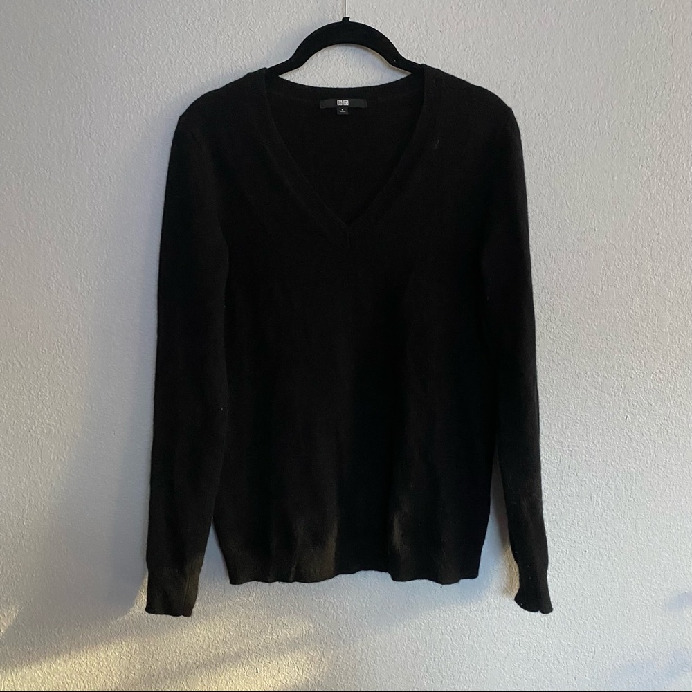 uniqlo black cashmere sweater